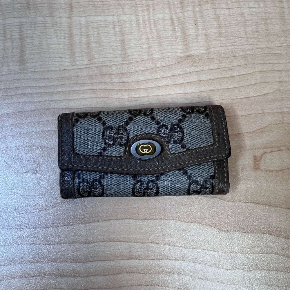 #12 auction item Gucci
